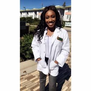 Meet your Posher, Danielle